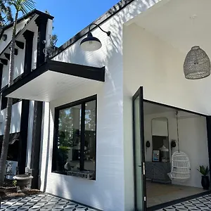 Maingate Motel