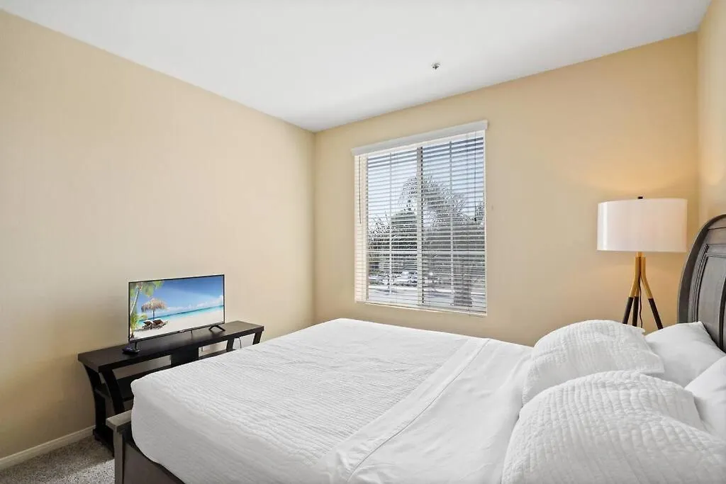 Luxury 2Br/2Ba! 5 Min To Disney! Anaheim Apartment